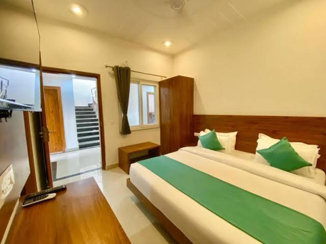 Triple One Hotel Tapovan Rishikesh,Near Laxman Jhula Экстерьер фото