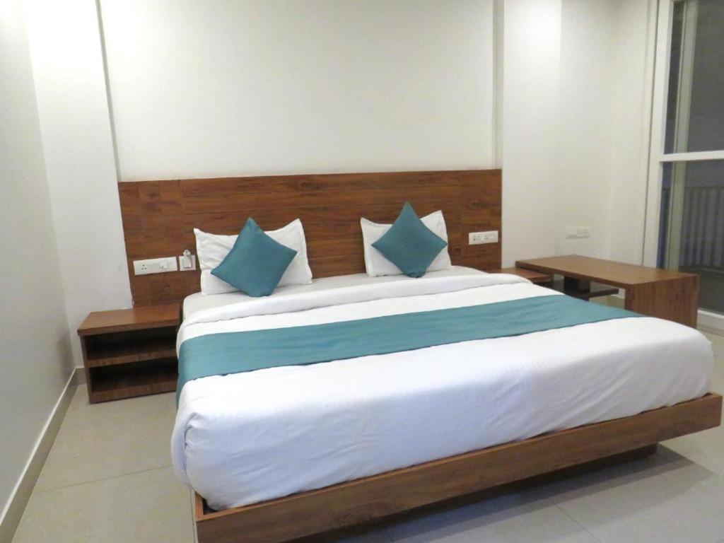 Triple One Hotel Tapovan Rishikesh,Near Laxman Jhula Экстерьер фото